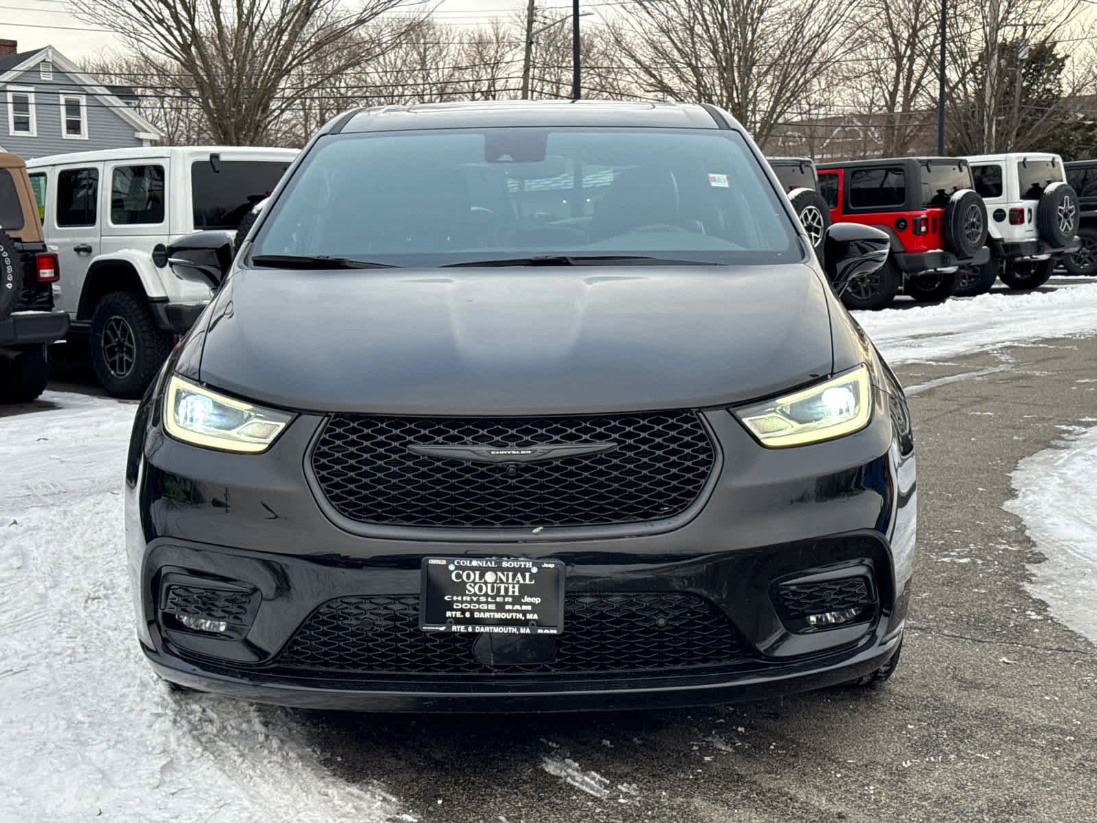 Used 2023 Chrysler Pacifica Limited w/ Uconnect Theater Family Group image 40