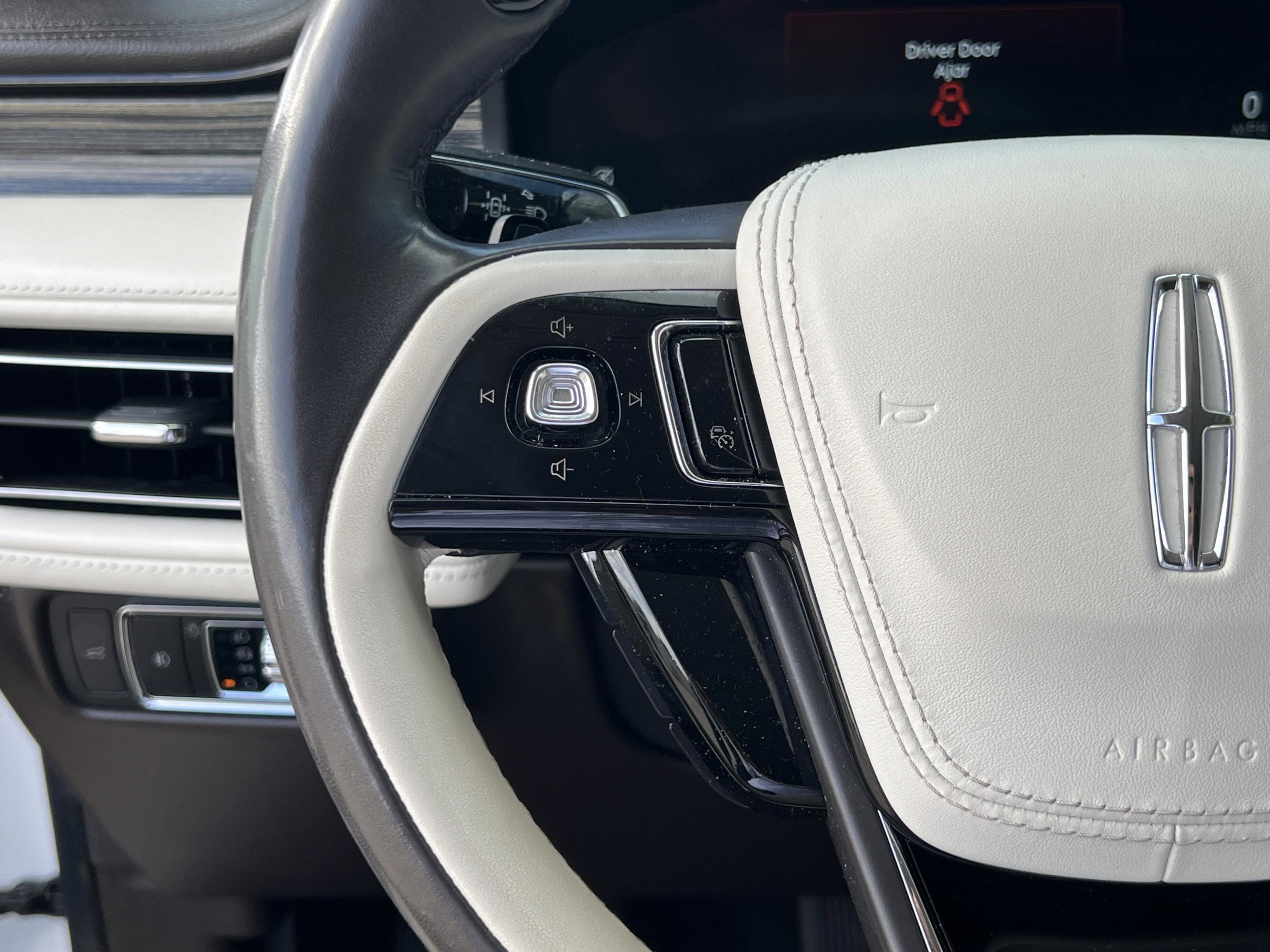 Used 2022 Lincoln Aviator Black Label w/ Dynamic Handling Package image 11