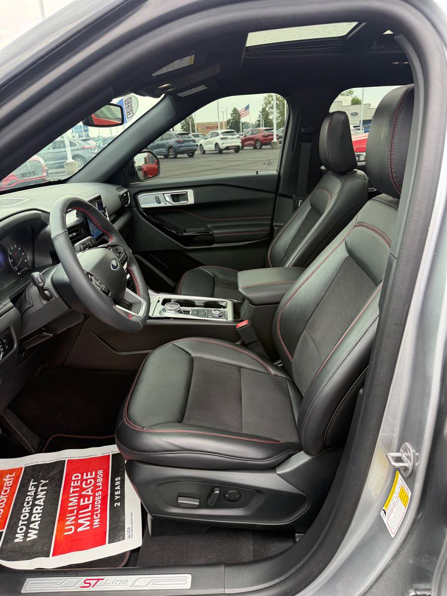 Used 2024 Ford Explorer ST-Line w/ Class IV Trailer Tow Package AWD/4WD image 10