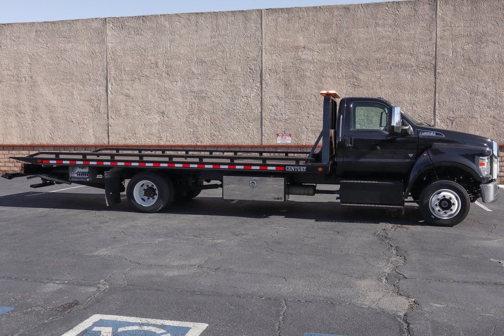 Used 2023 Ford F650 2WD Regular Cab Super Duty image 16