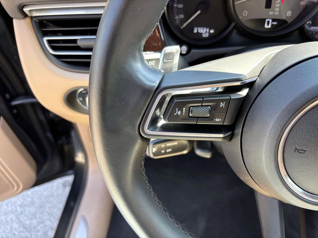 Certified 2022 Porsche Macan S image 28