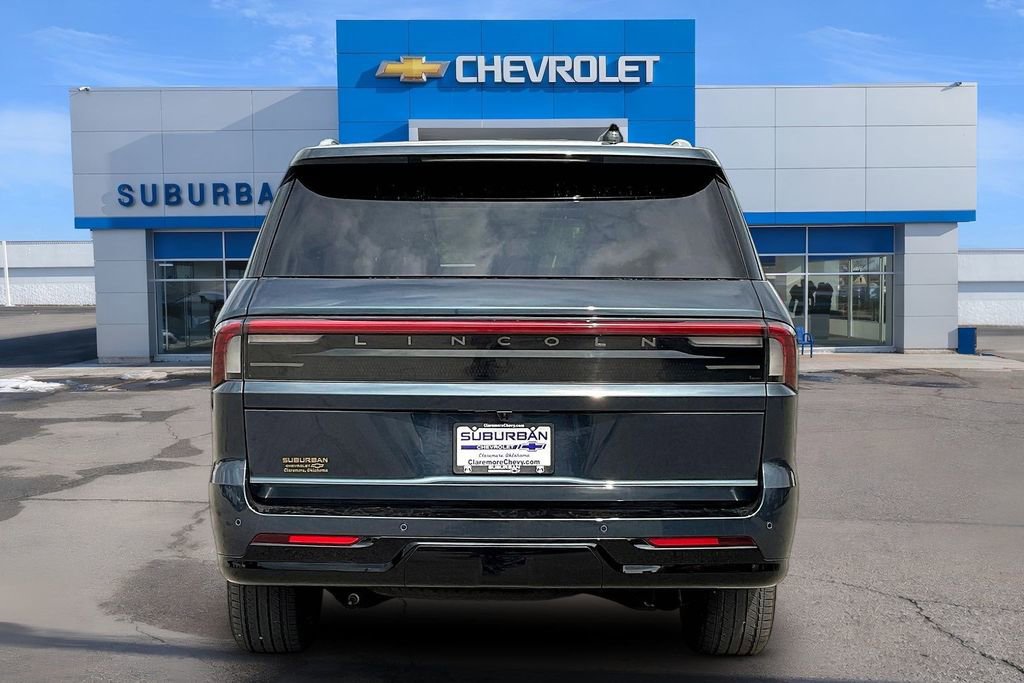 Used 2025 Lincoln Navigator Reserve image 4