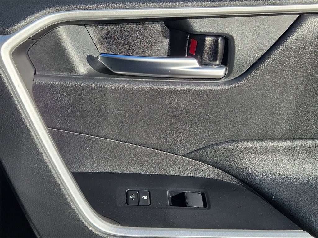 Used 2021 Toyota RAV4 XLE image 30