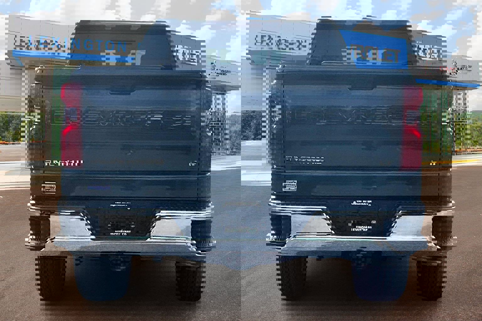 Used 2025 Chevrolet Silverado 1500 LT w/ Leather Package image 4