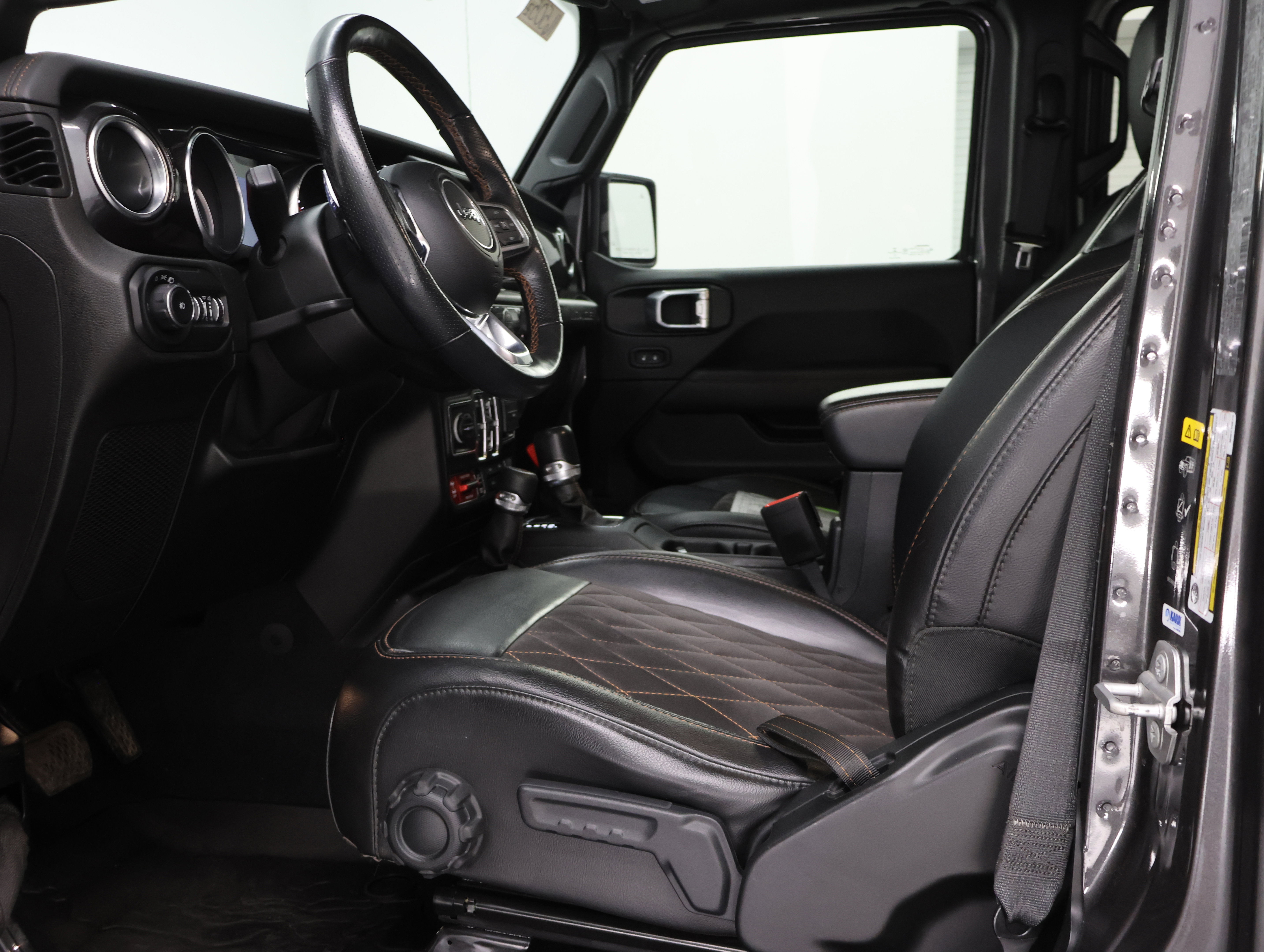 Used 2021 Jeep Wrangler Unlimited Rubicon w/ Trailer Tow Package AWD/4WD image 7