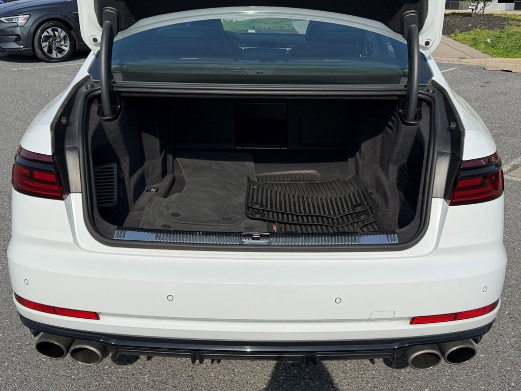 Used 2024 Audi S8 image 22