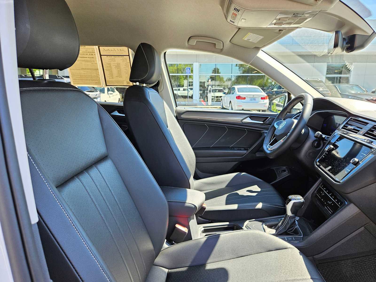Used 2024 Volkswagen Tiguan SE image 11