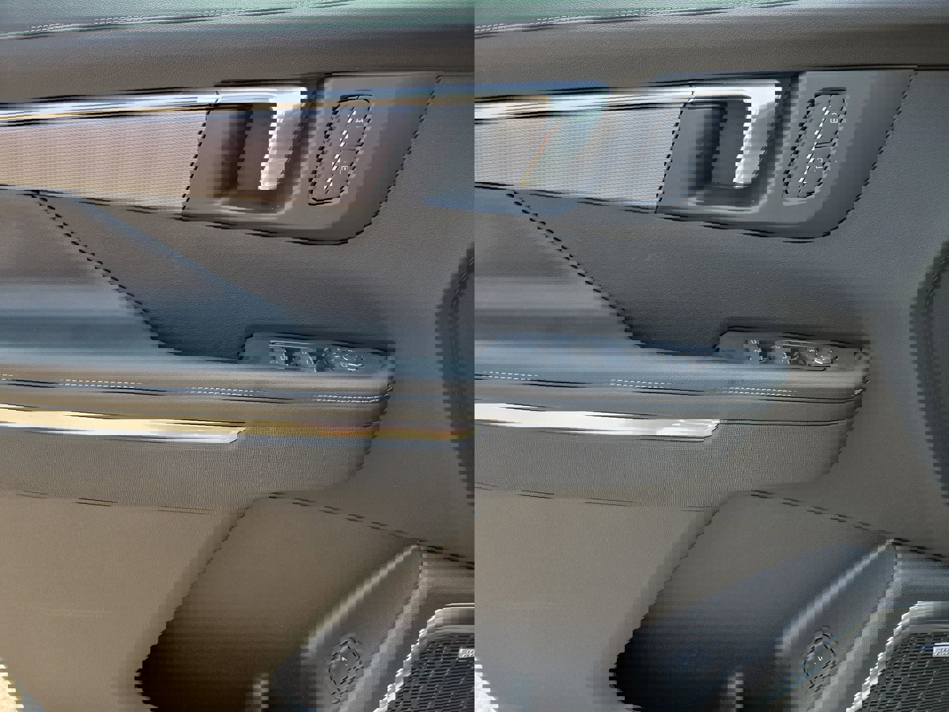 Used 2025 Buick Enclave Sport Touring image 15