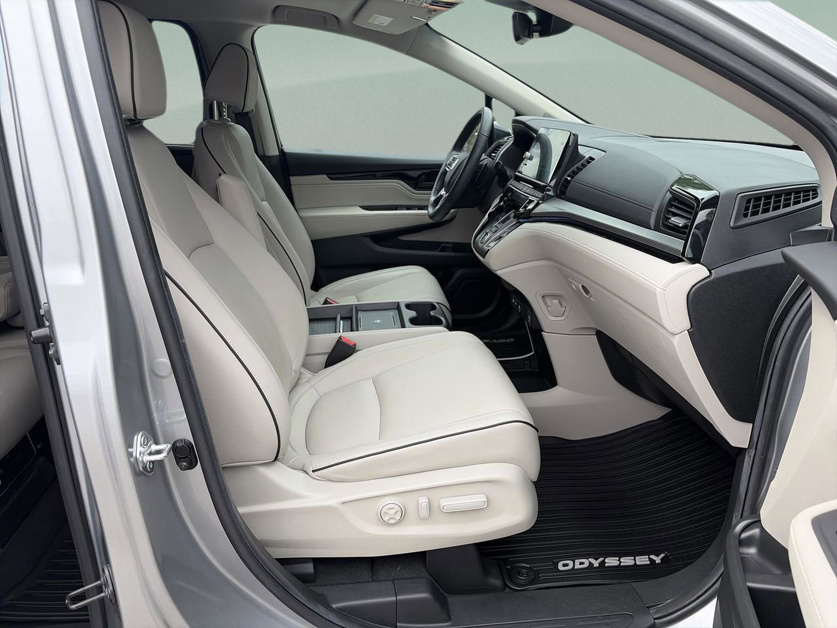 Certified 2025 Honda Odyssey Touring image 19