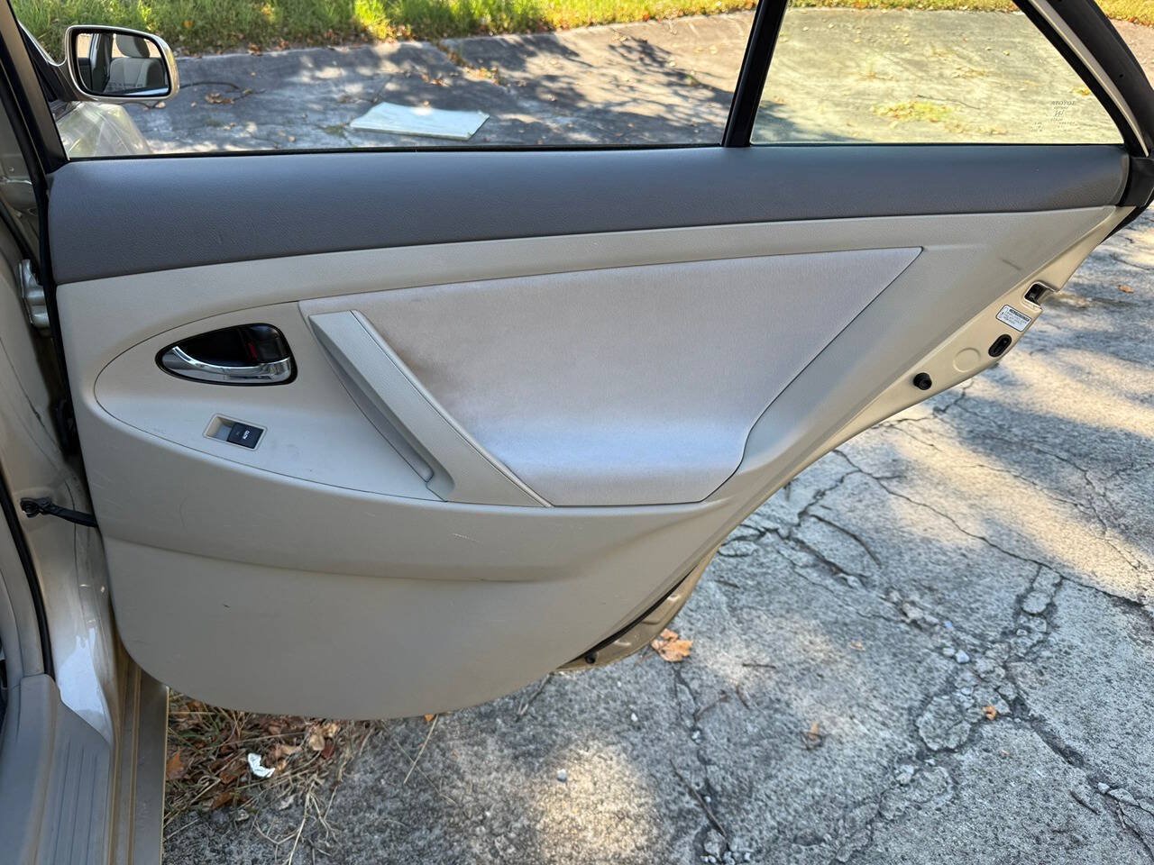 Used 2011 Toyota Camry LE w/ LE Extra-Value Pkg FWD image 28