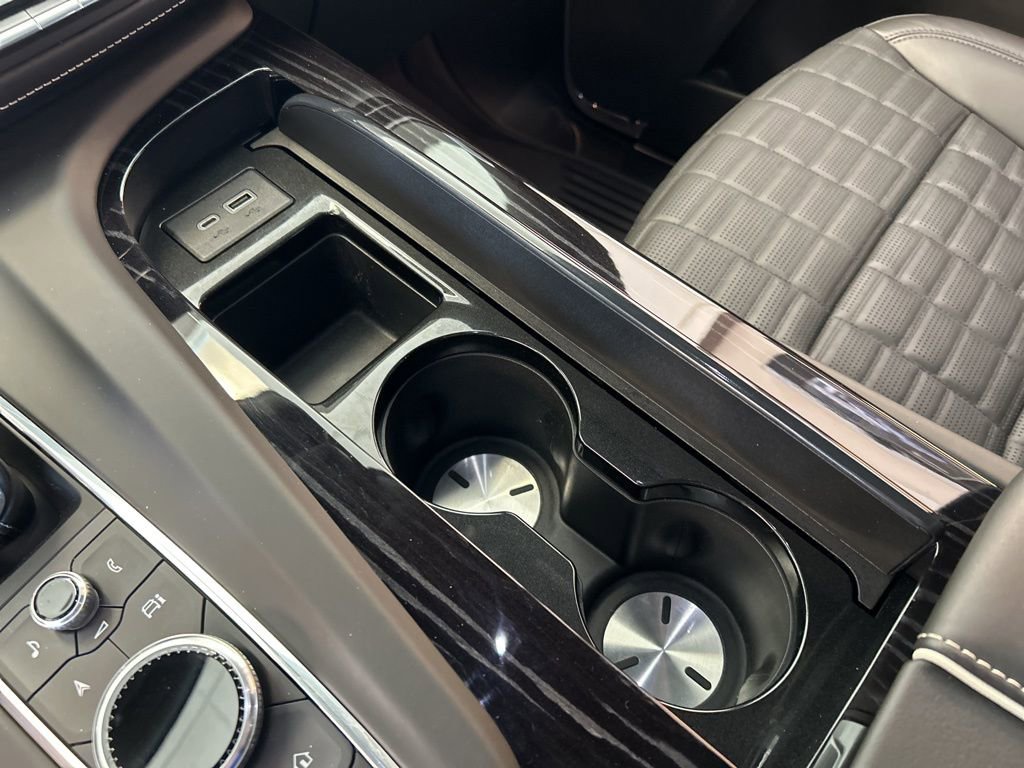 Used 2023 Cadillac Escalade ESV V AWD/4WD image 21