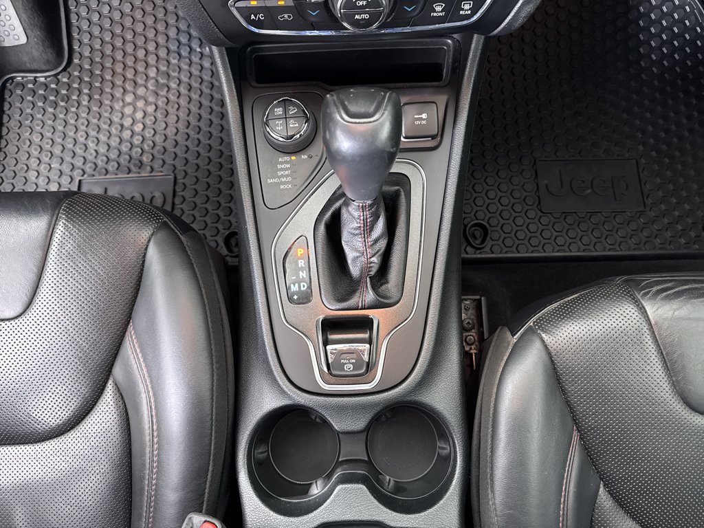 Used 2019 Jeep Cherokee Trailhawk AWD/4WD image 23