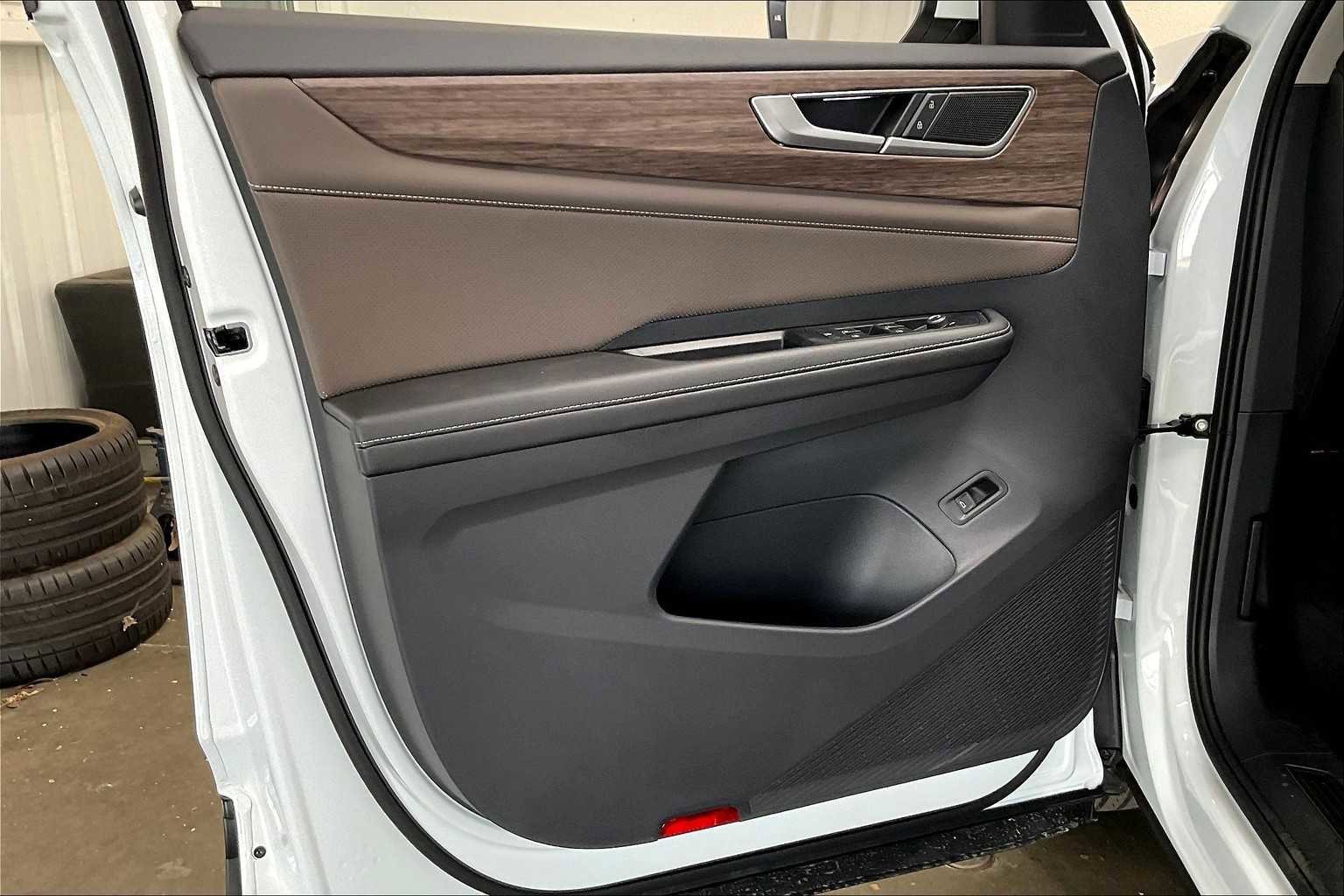 New 2025 Volkswagen Atlas SEL image 24