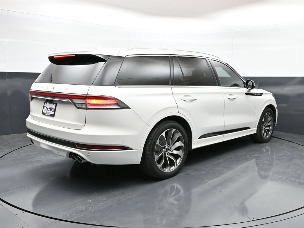 Used 2021 Lincoln Aviator Grand Touring w/ Equipment Group 302A AWD/4WD image 3