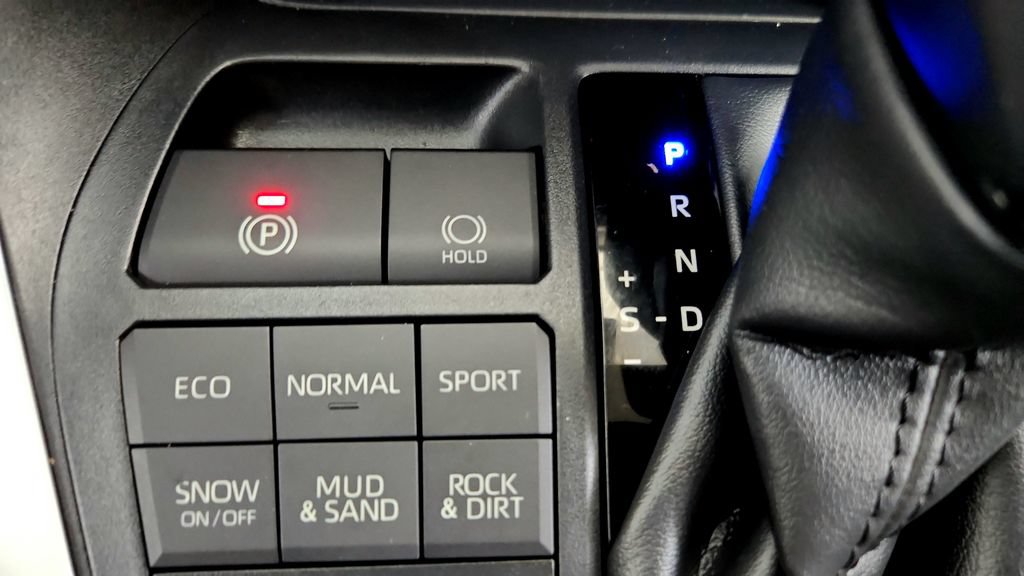 Used 2021 Toyota RAV4 XLE Premium AWD/4WD image 35