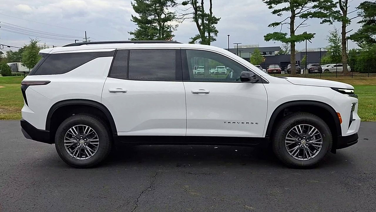 New 2026 Chevrolet Traverse LT image 4