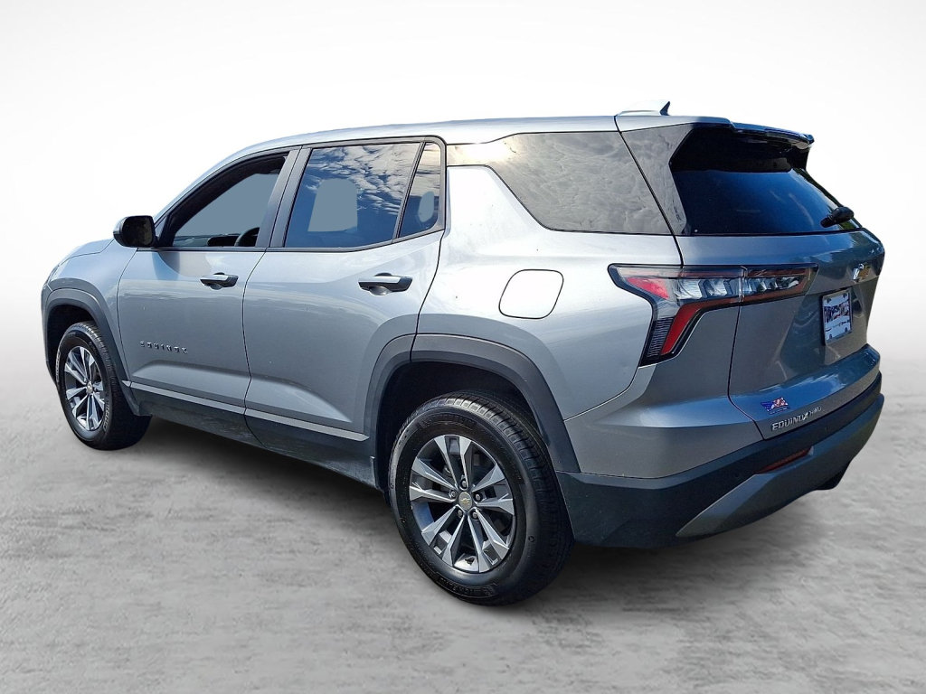 Used 2026 Chevrolet Equinox LT AWD/4WD image 3