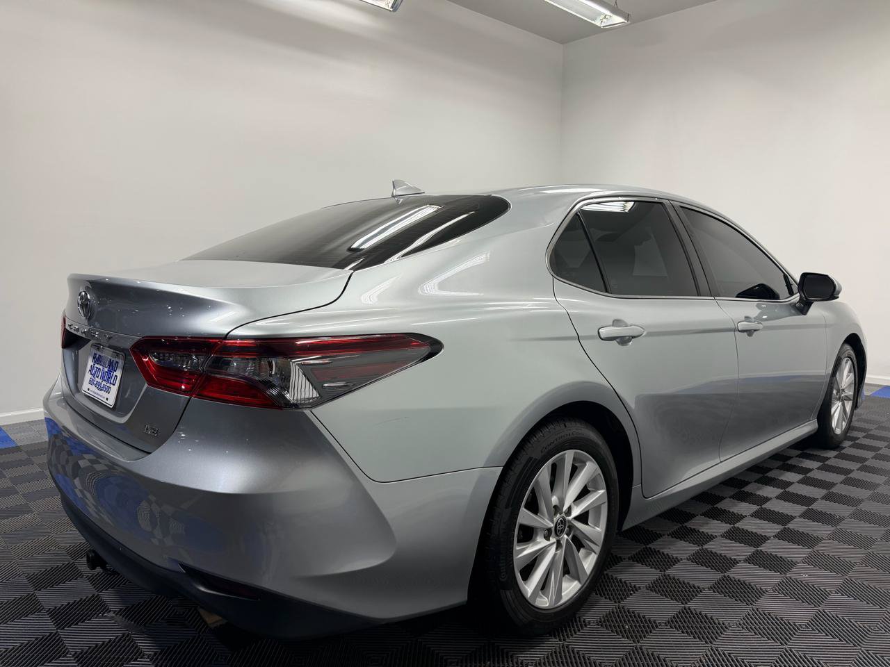 Used 2023 Toyota Camry LE FWD image 11