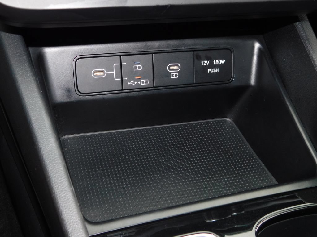 Used 2025 Hyundai Santa Cruz SE FWD image 34