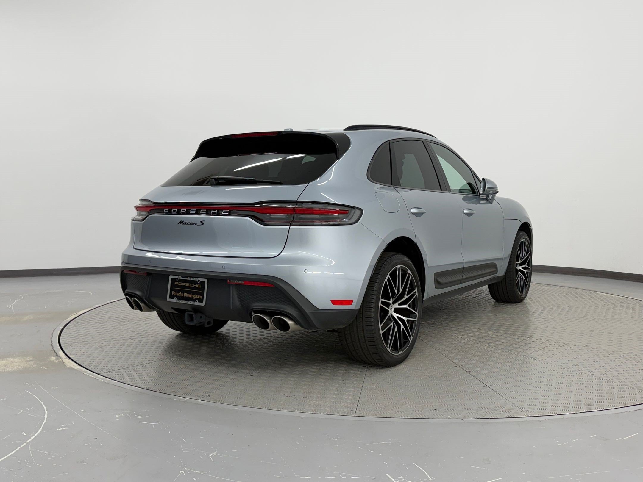 Certified 2024 Porsche Macan S AWD/4WD image 9