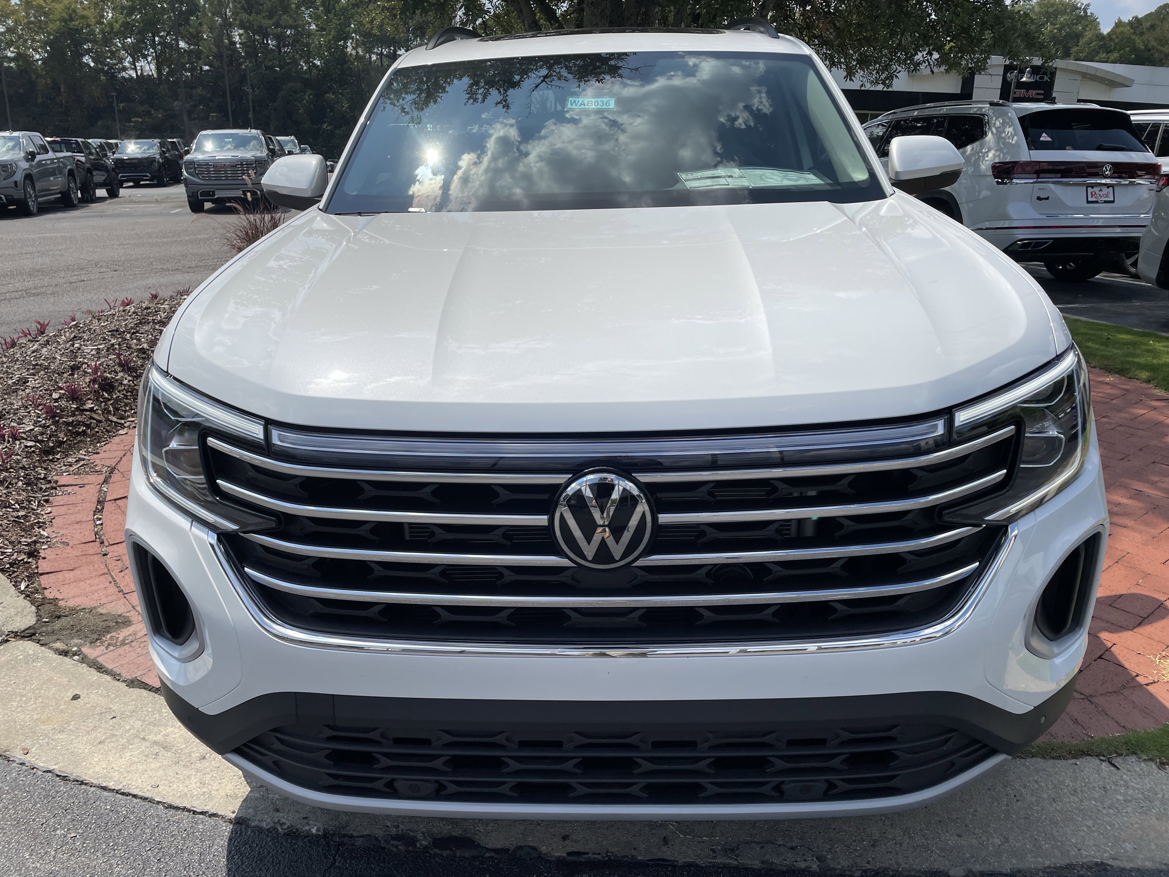 New 2026 Volkswagen Atlas SE image 2