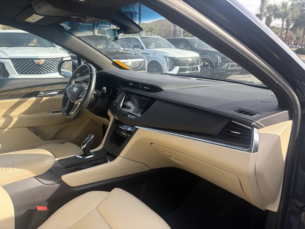 Used 2019 Cadillac XT5 FWD image 17