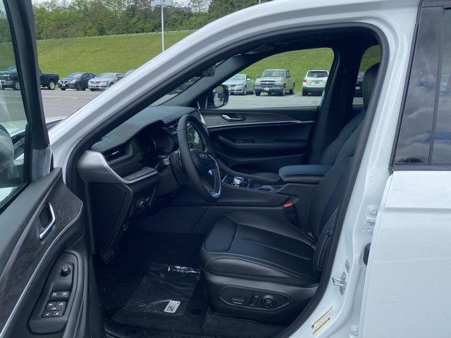 New 2025 Jeep Grand Cherokee Limited w/ Black Appearance Package image 15