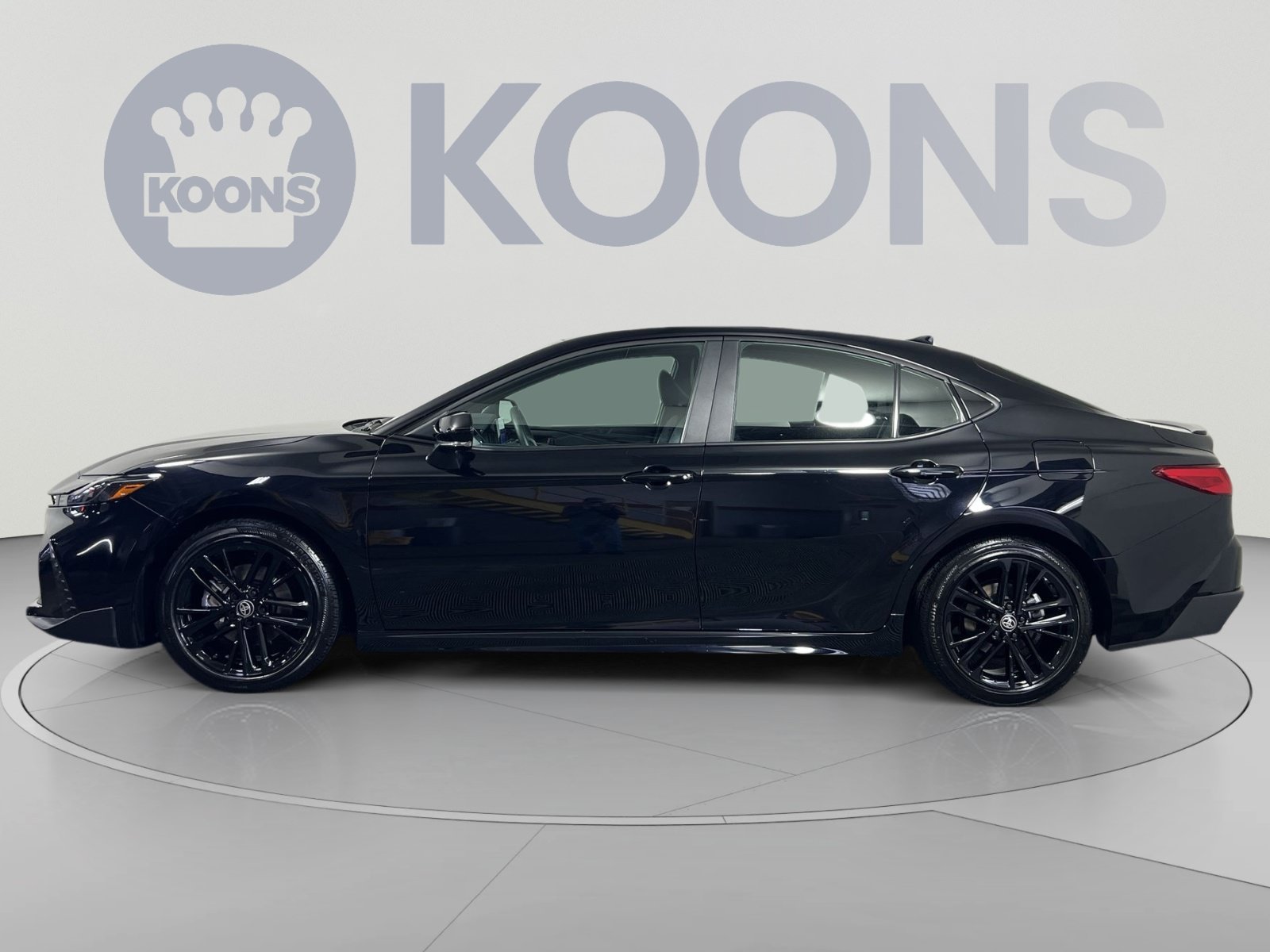 Used 2026 Toyota Camry SE FWD image 2