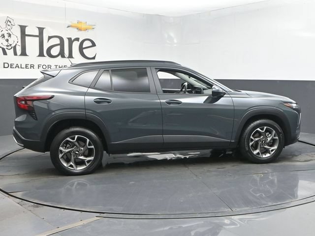 Used 2025 Chevrolet Trax LT FWD image 38