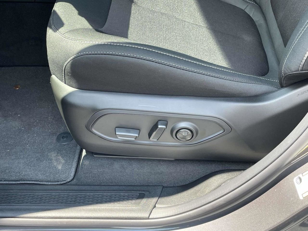 New 2025 Jeep Grand Cherokee L Laredo w/ Luxury Tech Group I image 23