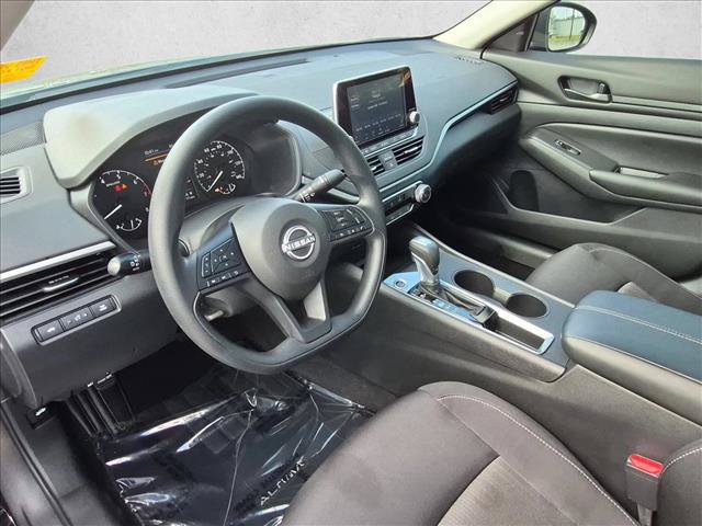 Used 2025 Nissan Altima 2.5 S FWD image 10