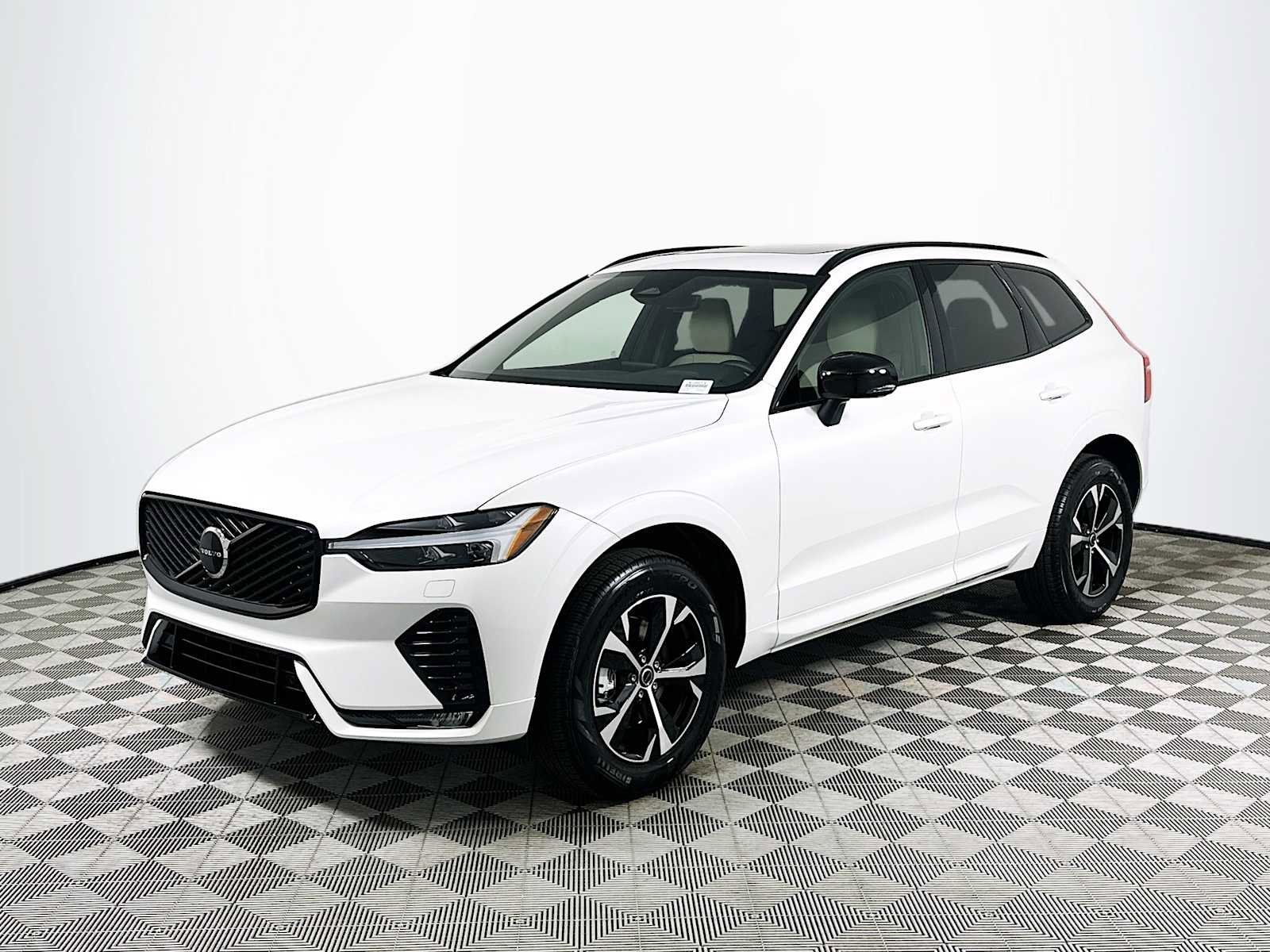 New 2026 Volvo XC60 B5 Core w/ Climate Package PRO AWD/4WD image 3