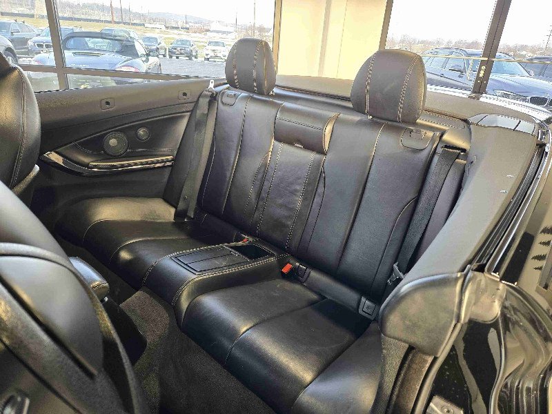 Used 2016 BMW M4 Convertible image 18