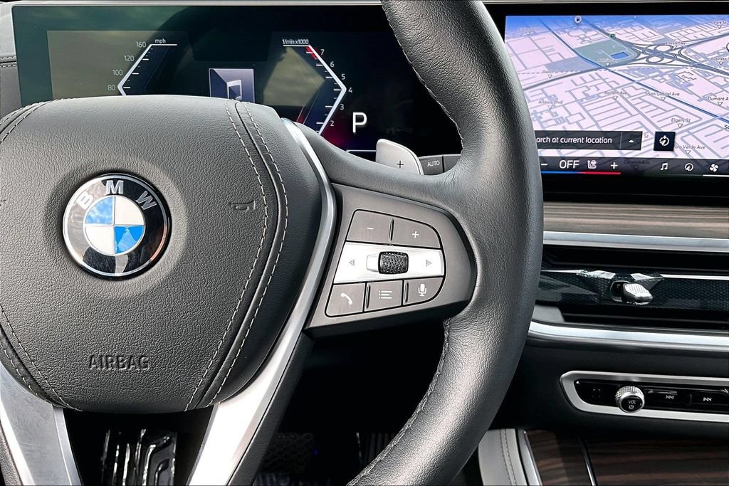 Used 2025 BMW X5 xDrive40i w/ Parking Assistance Package AWD/4WD image 12