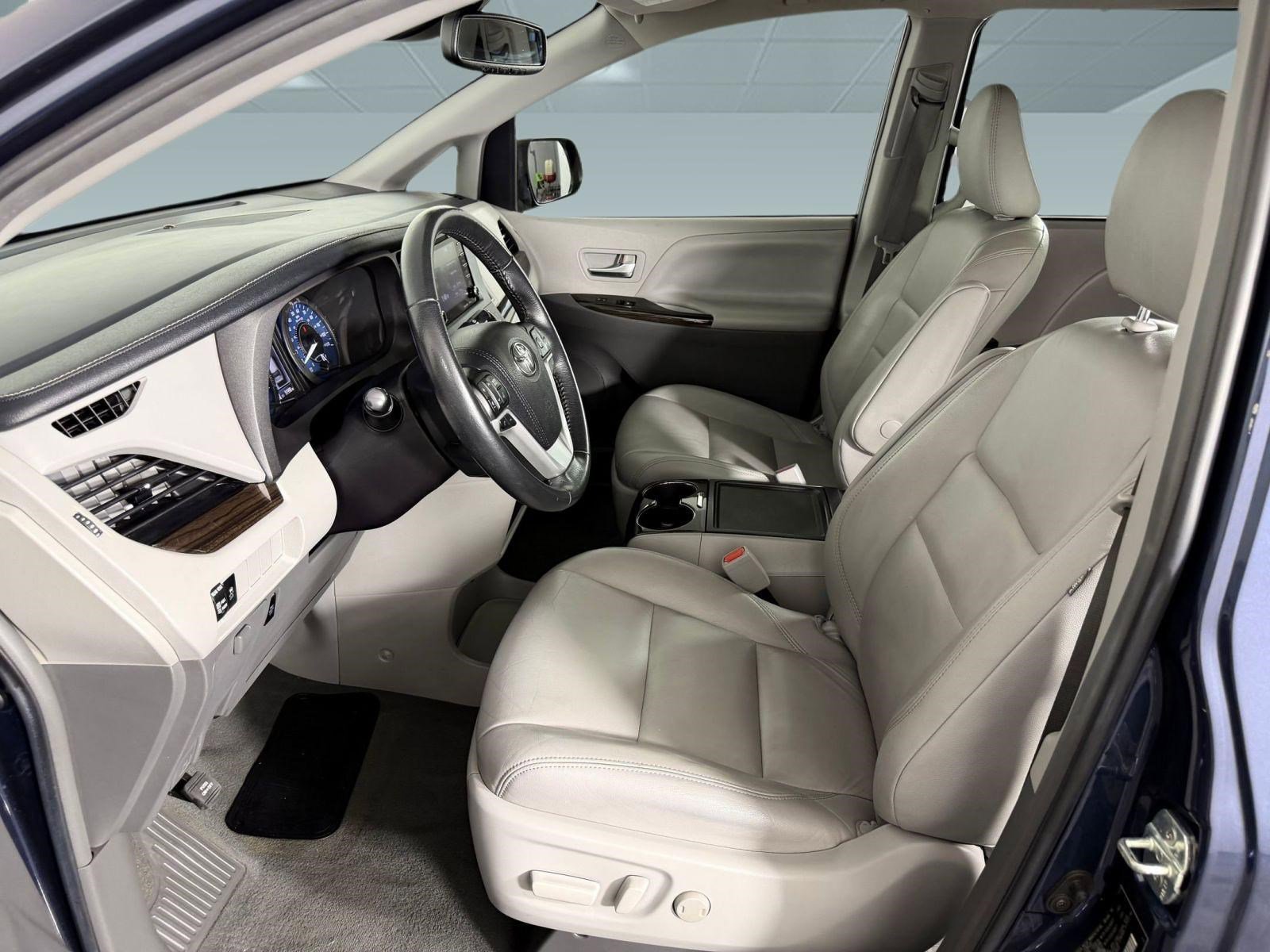Used 2019 Toyota Sienna XLE FWD image 5