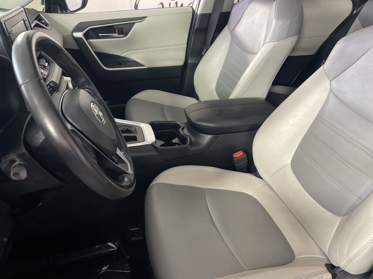 Used 2019 Toyota RAV4 XLE Premium w/ Cold Weather Package AWD/4WD image 21