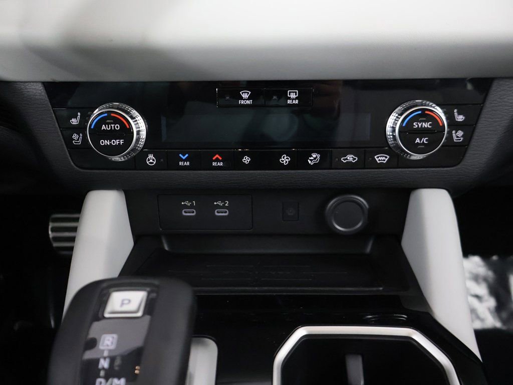 New 2025 Mitsubishi Outlander AWD image 54