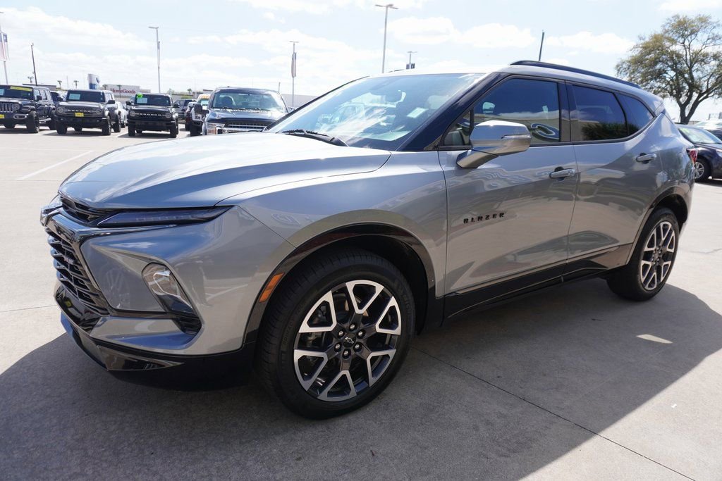 Used 2025 Chevrolet Blazer RS image 3