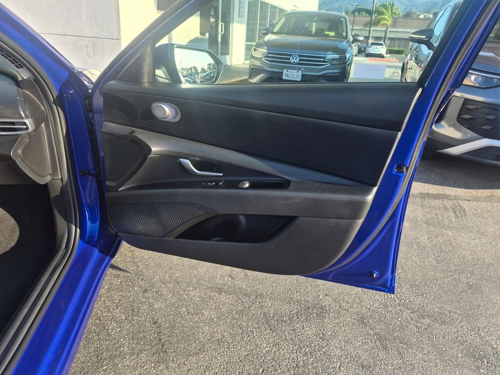 Certified 2026 Hyundai Elantra SE FWD image 23