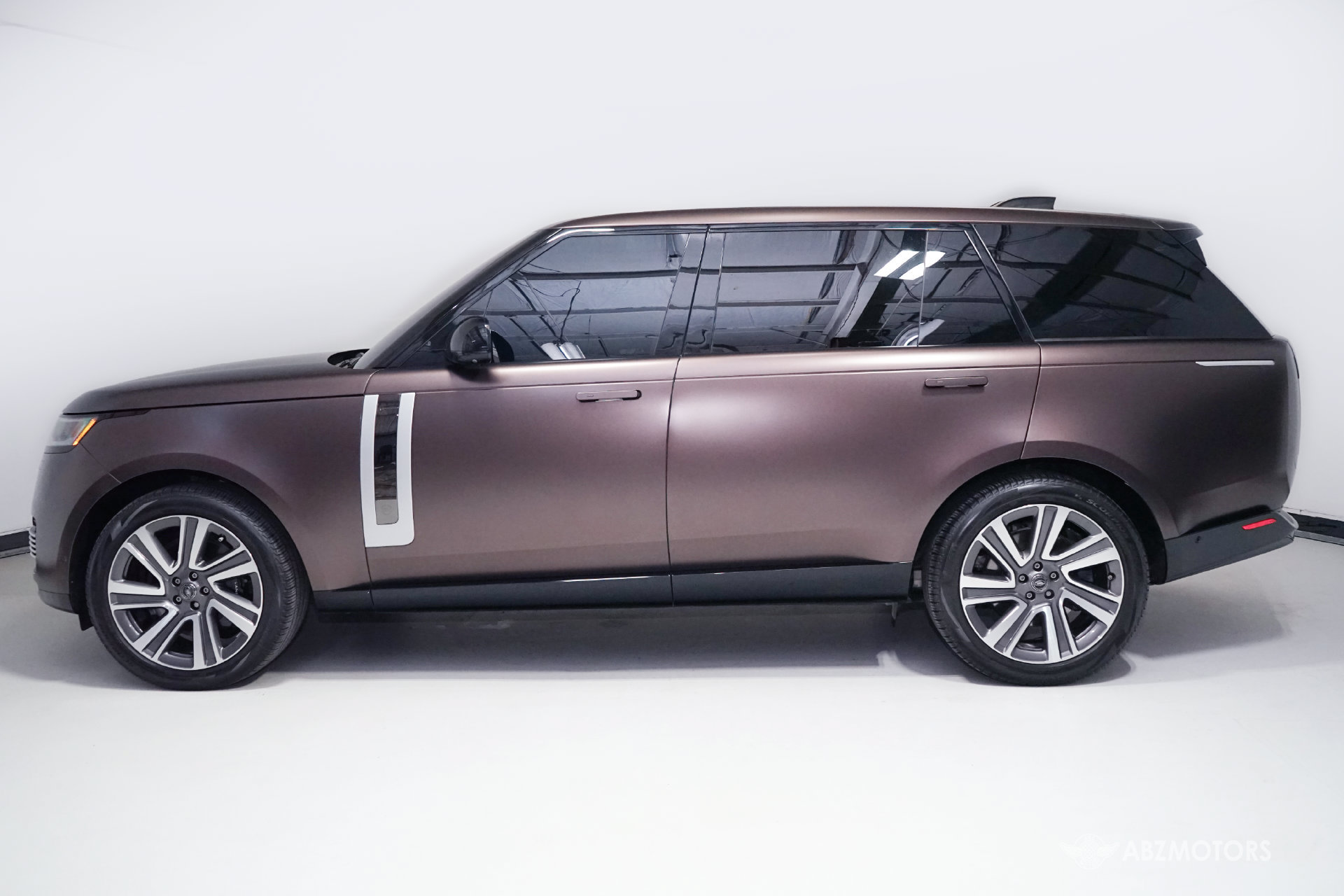 Used 2023 Land Rover Range Rover SV AWD/4WD image 4