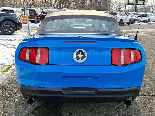 Used 2010 Ford Mustang Convertible image 5