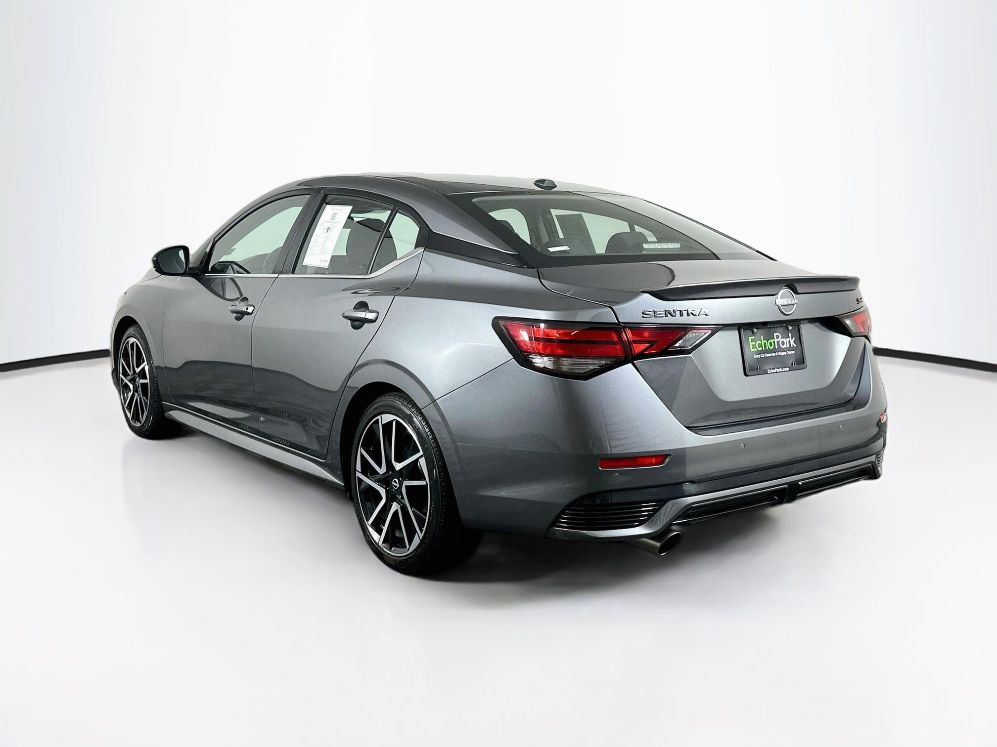 Used 2025 Nissan Sentra SR FWD image 5
