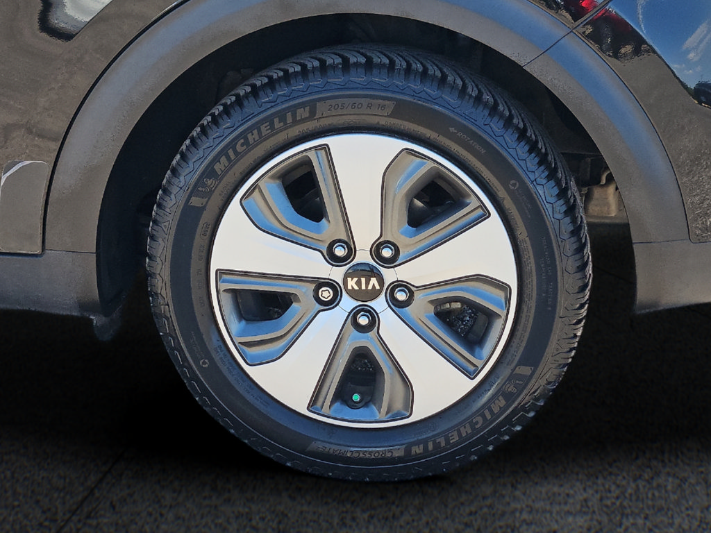 Used 2020 Kia Niro LX FWD image 8