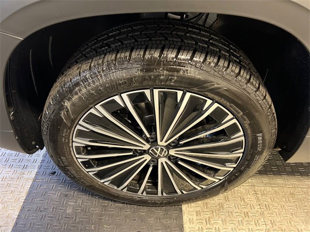 New 2026 Volkswagen Taos SE image 8