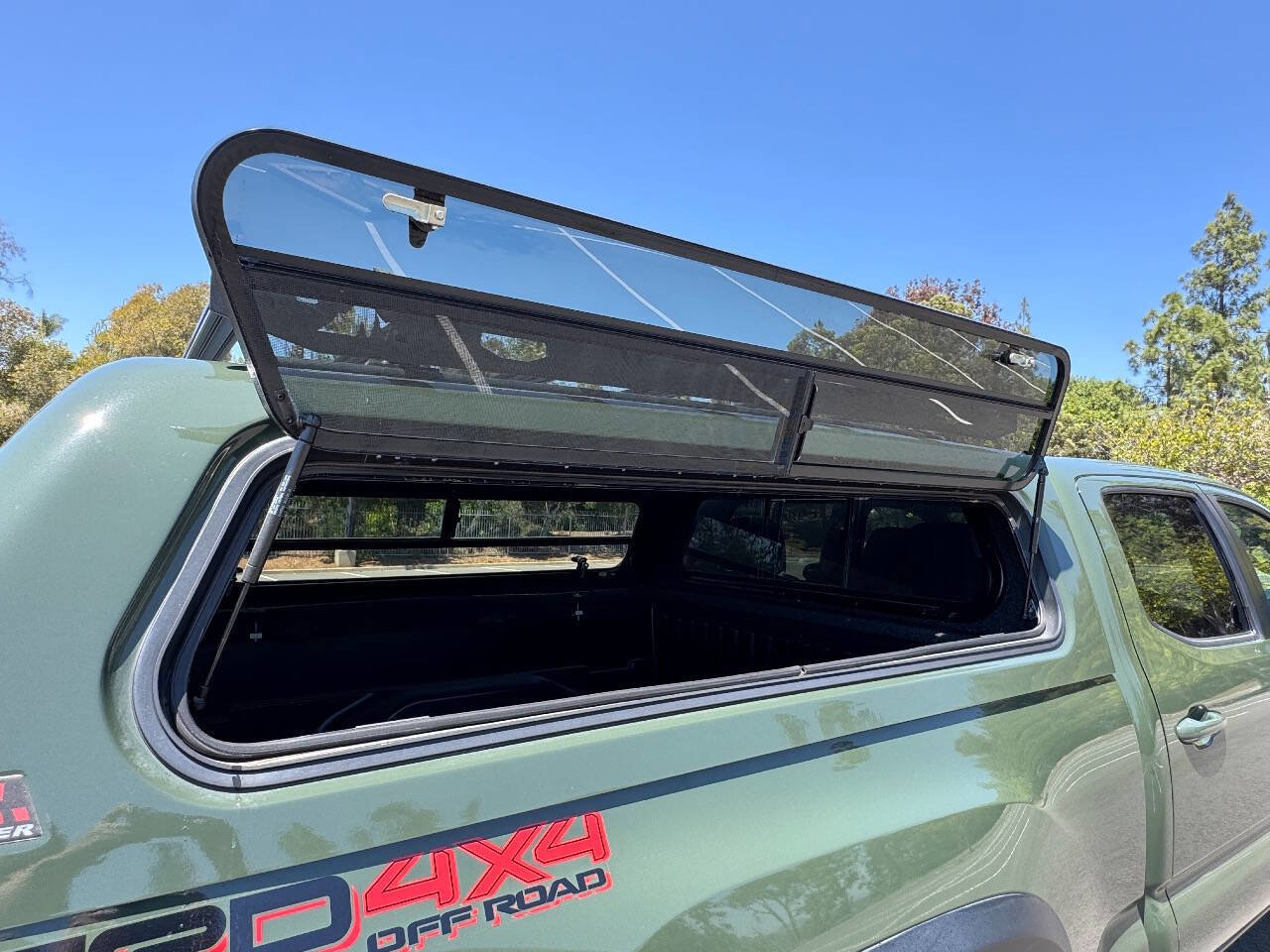 Used 2022 Toyota Tacoma TRD Off-Road w/ TRD Premium Off Road Package AWD/4WD image 23