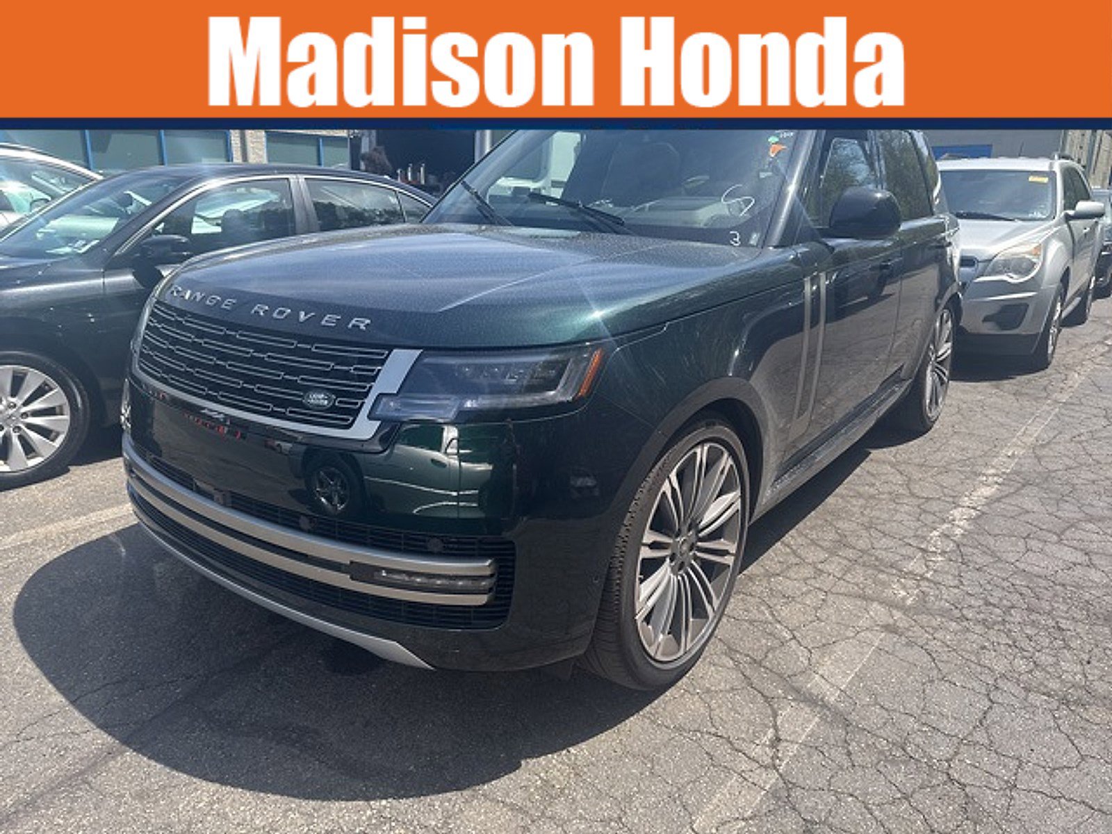 Used 2025 Land Rover Range Rover SE AWD/4WD image 1