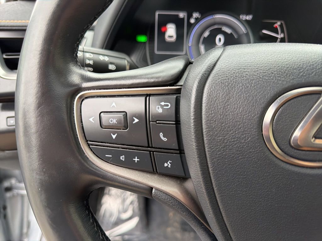 Used 2023 Lexus UX 250h AWD w/ Premium Package image 21