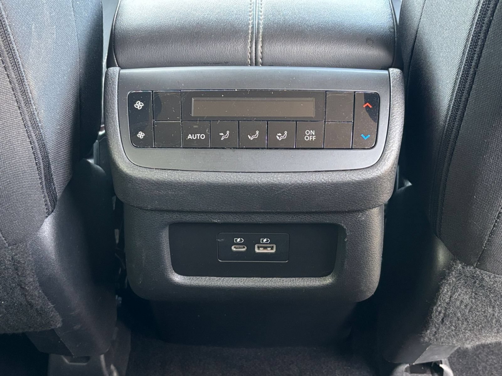 Used 2025 Nissan Pathfinder SV FWD image 25