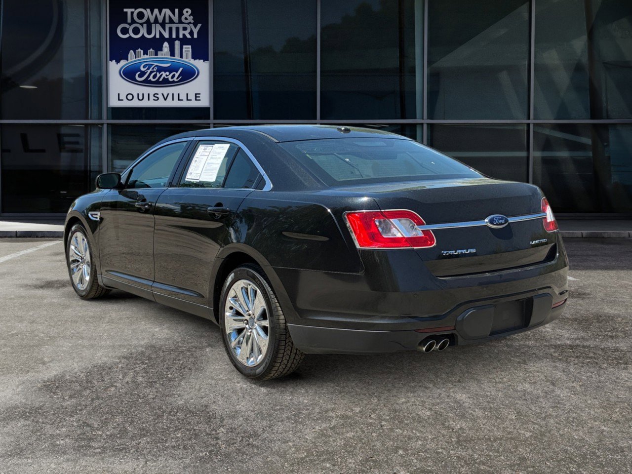 Used 2010 Ford Taurus Limited FWD image 5