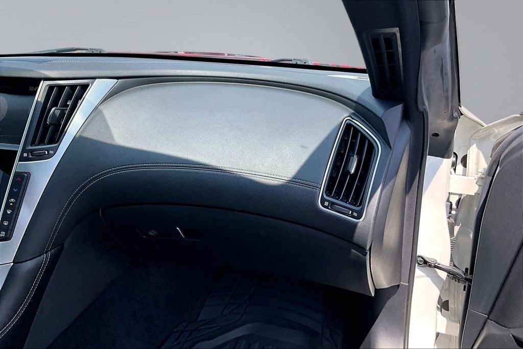 Used 2018 INFINITI Q60 3.0t Luxe RWD image 16